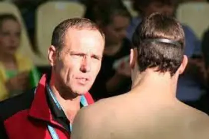 Chris Nesbit talking to swimmer