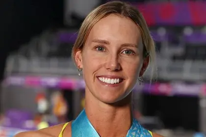 Emma McKeon Standing with her medals