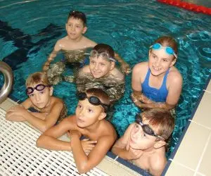 6 children in the pool listening to instructions